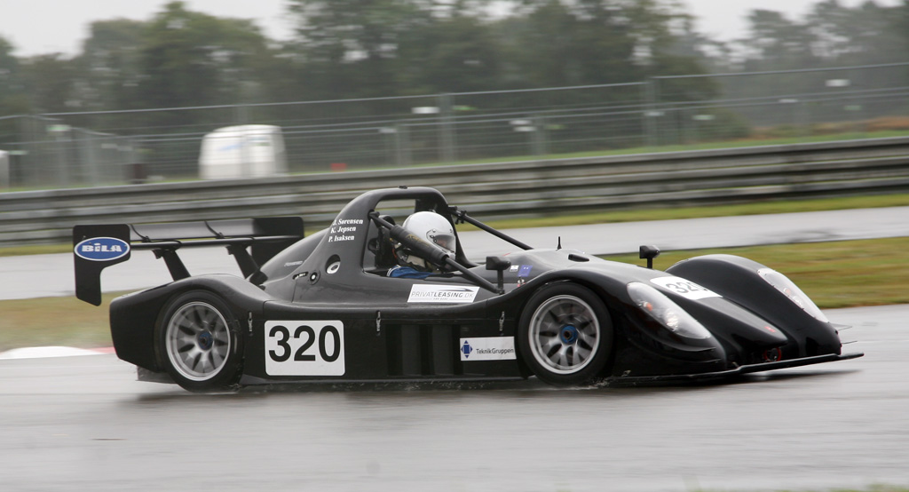 Kristian Jepsen, Jan Sørensen samt Poul Isaksen i deres Radical SR8.
(Foto: Motorsporten.dk)